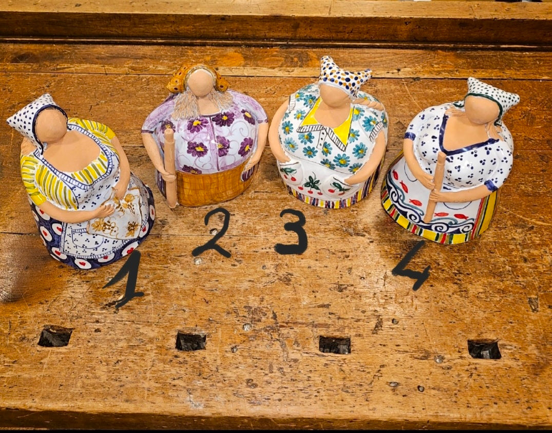 Azdore Romagna giants in hand-decorated ceramic