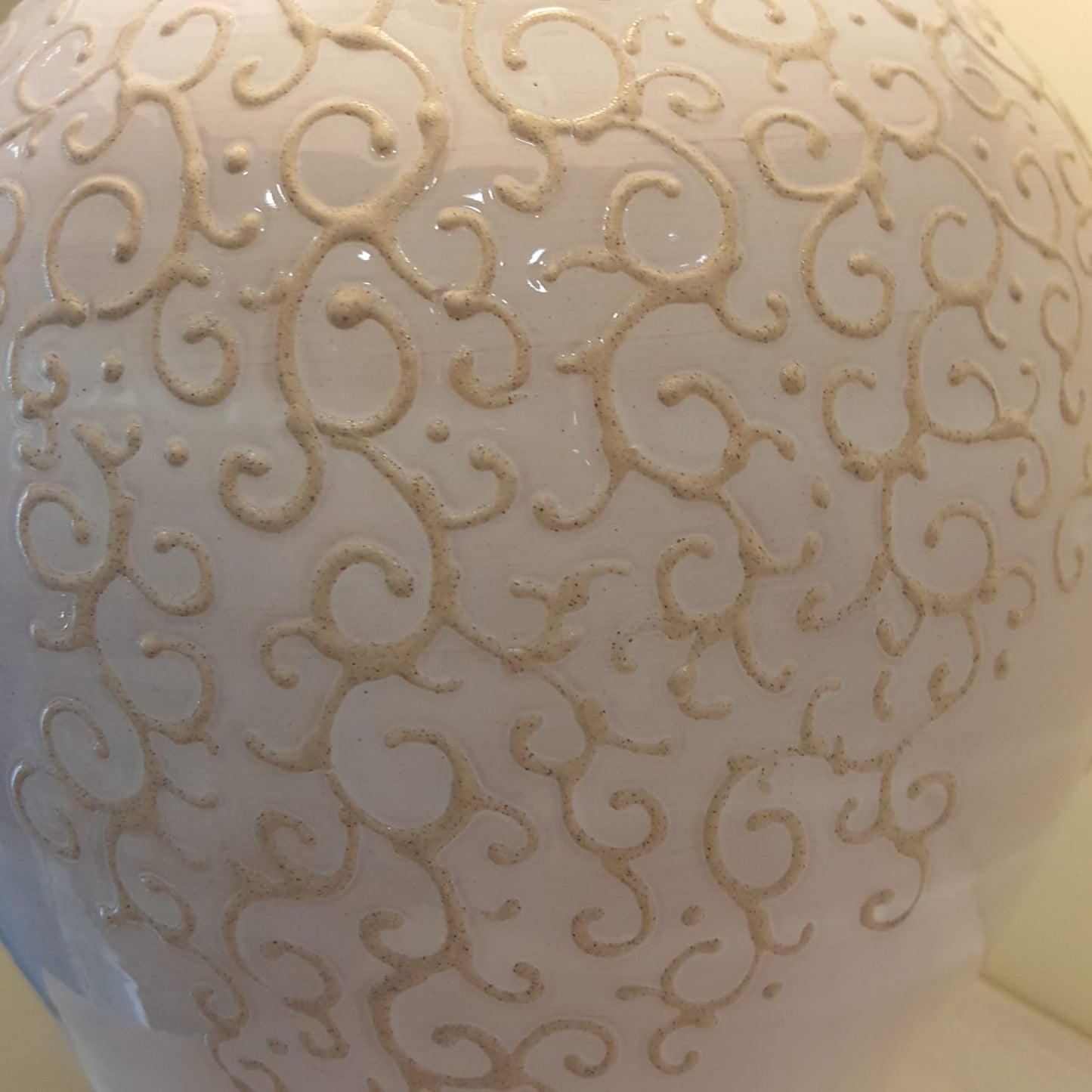 Lampada in ceramica con disegno  ricamo