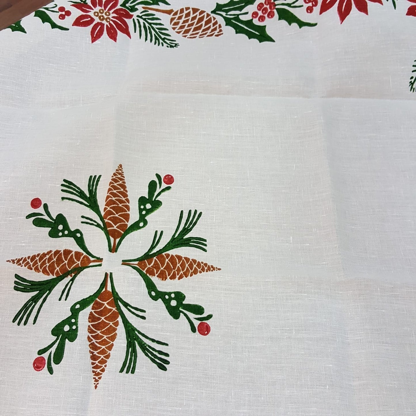 Linen placemat Christmas table cover Pine cones and Holly