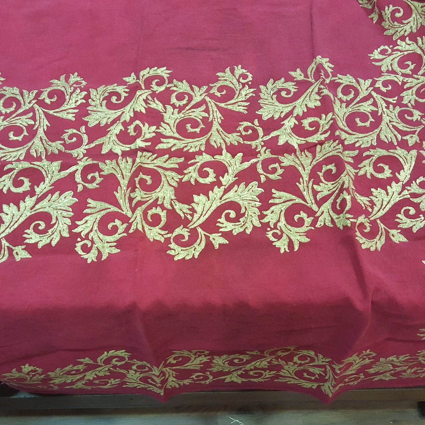 Red and gold Christmas tablecloth Acanto Collection
