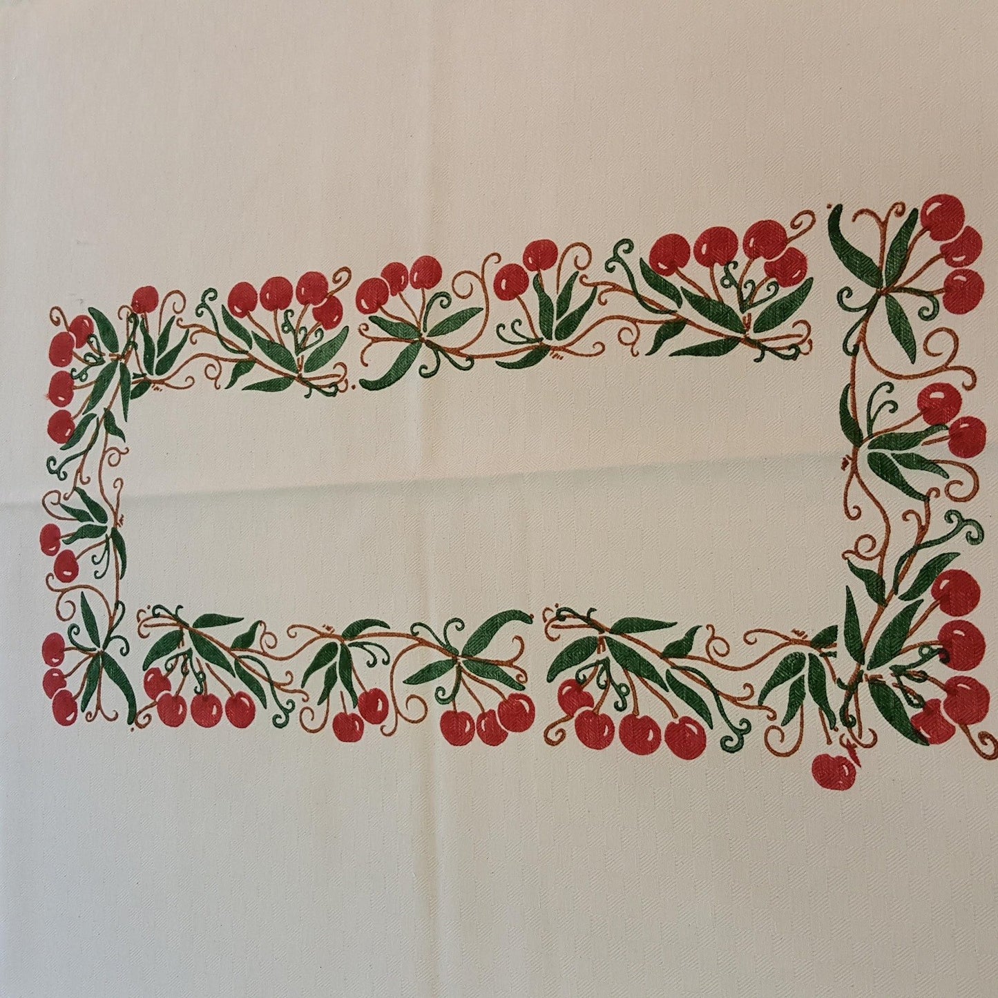 Linen blend tablecloth with cherries print