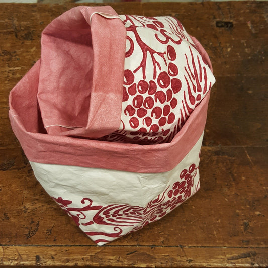 Bread basket in red washable paper