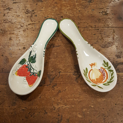 Ladle rest with Pomegranate or Strawberry decoration