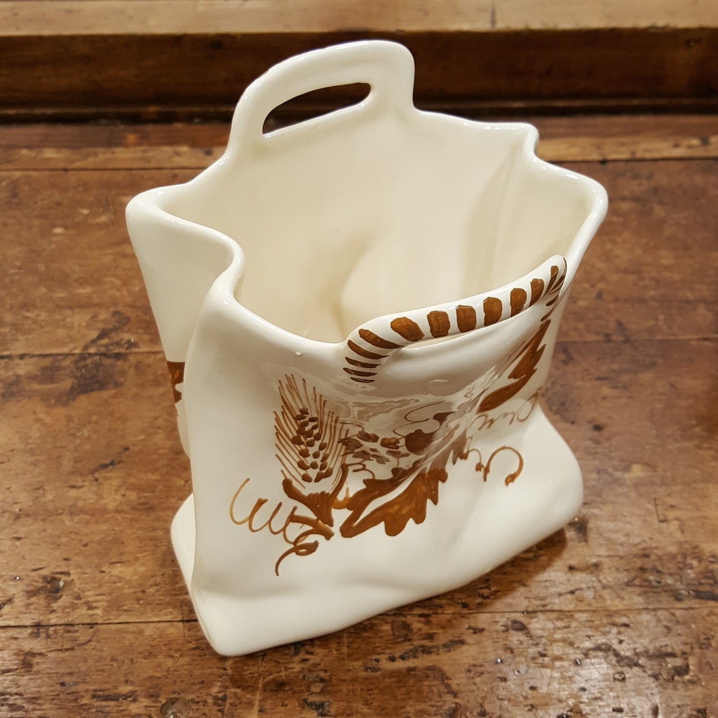 Ceramic flower vase with Romagna decoration