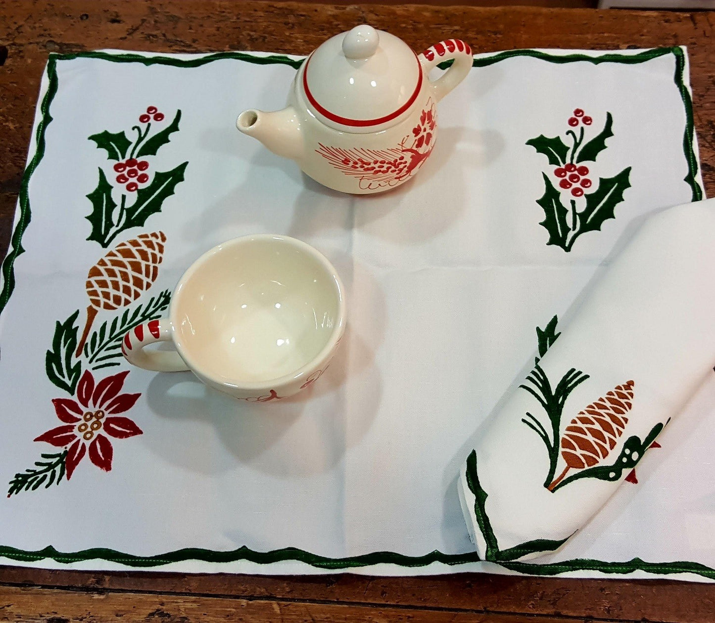 Placemat Holly, Pine Cones or Bows and Hearts