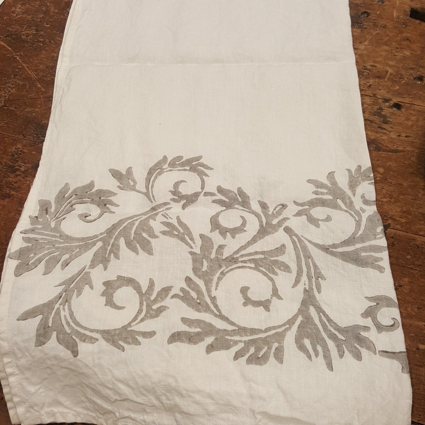 Linen placemat/tea towel from the Acanto collection