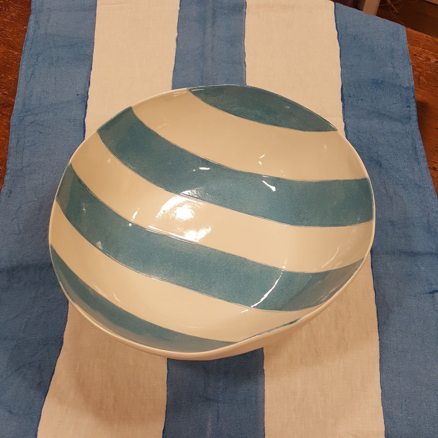 Table center bowl in Porcelain Stripe Collection