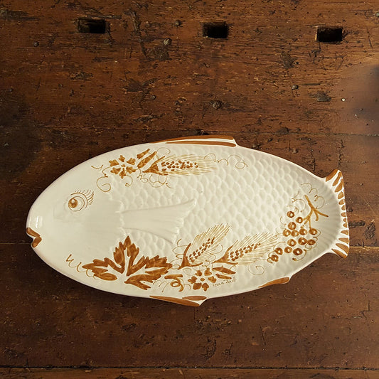 Fish-shaped platter