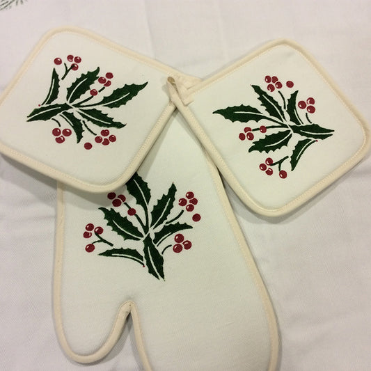 Christmas potholders and kitchen mitt with Holly