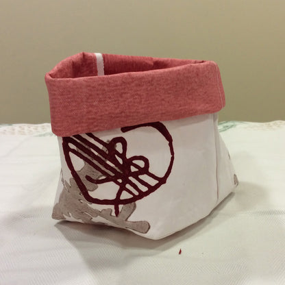 Bows and hearts washable paper bread basket