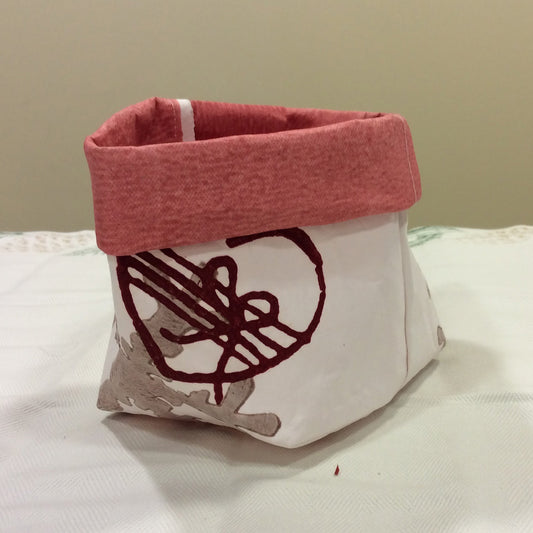 Bows and hearts washable paper bread basket