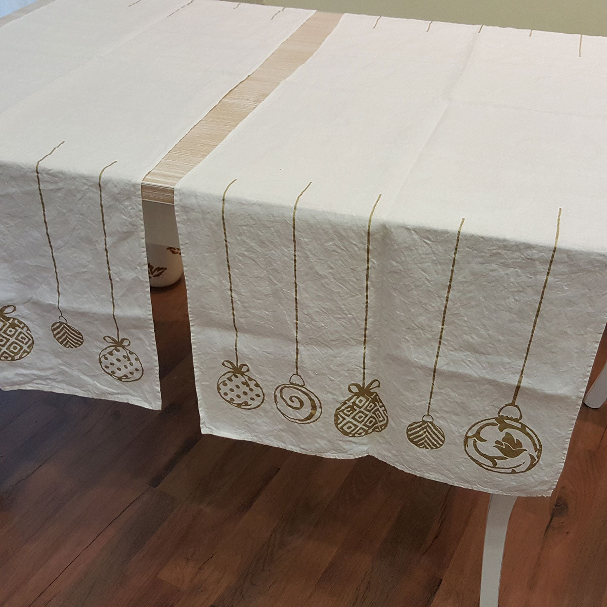 Table runner Natalia decorated Gold