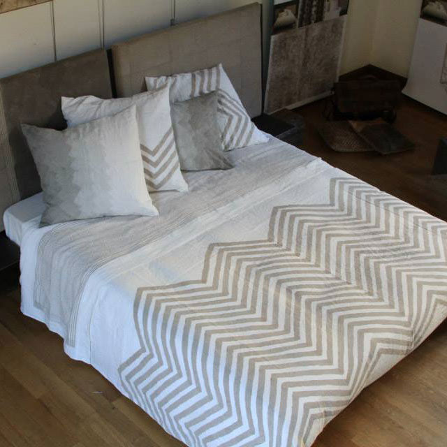 Bedspread in crumpled linen Chevron Collection