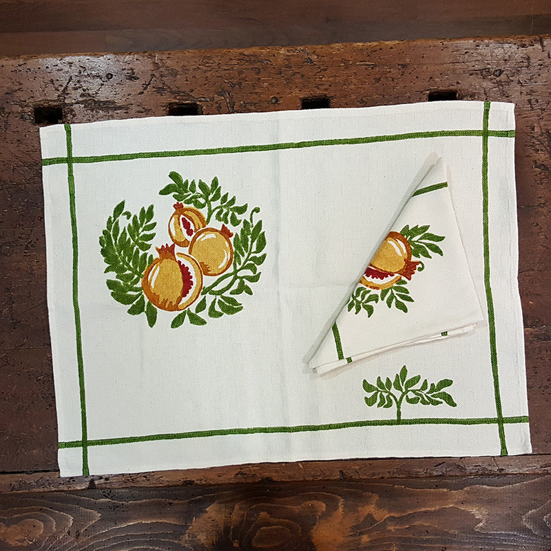 Placemat with pomegranate print napkin