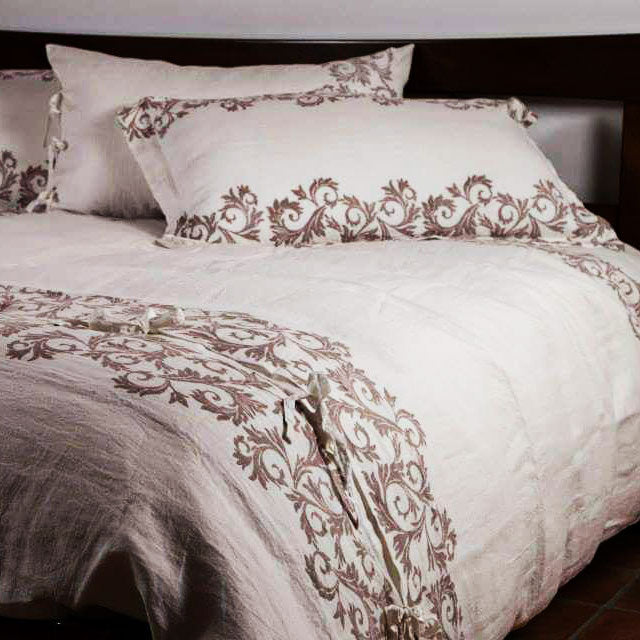 Duvet cover in natural linen with wrinkled effect and pillowcases