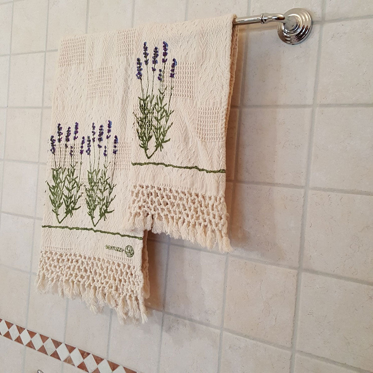 Pair of towels from the Lavanda Cotton Jacquard Collection